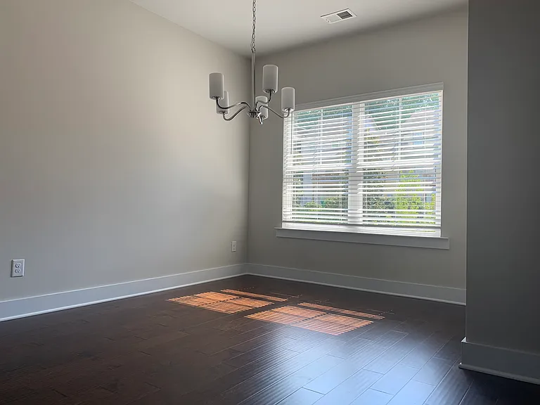 3778 Oxford Cir — Photo 8