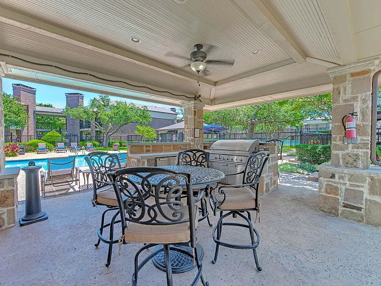 16300 Ledgemont Ln — Photo 13