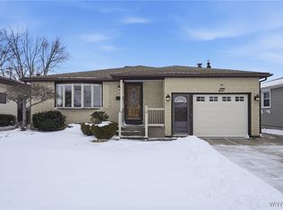 211 Sprucewood Dr, Buffalo, NY 14227