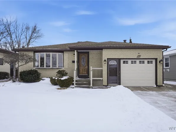 211 Sprucewood Dr, Buffalo, NY 14227