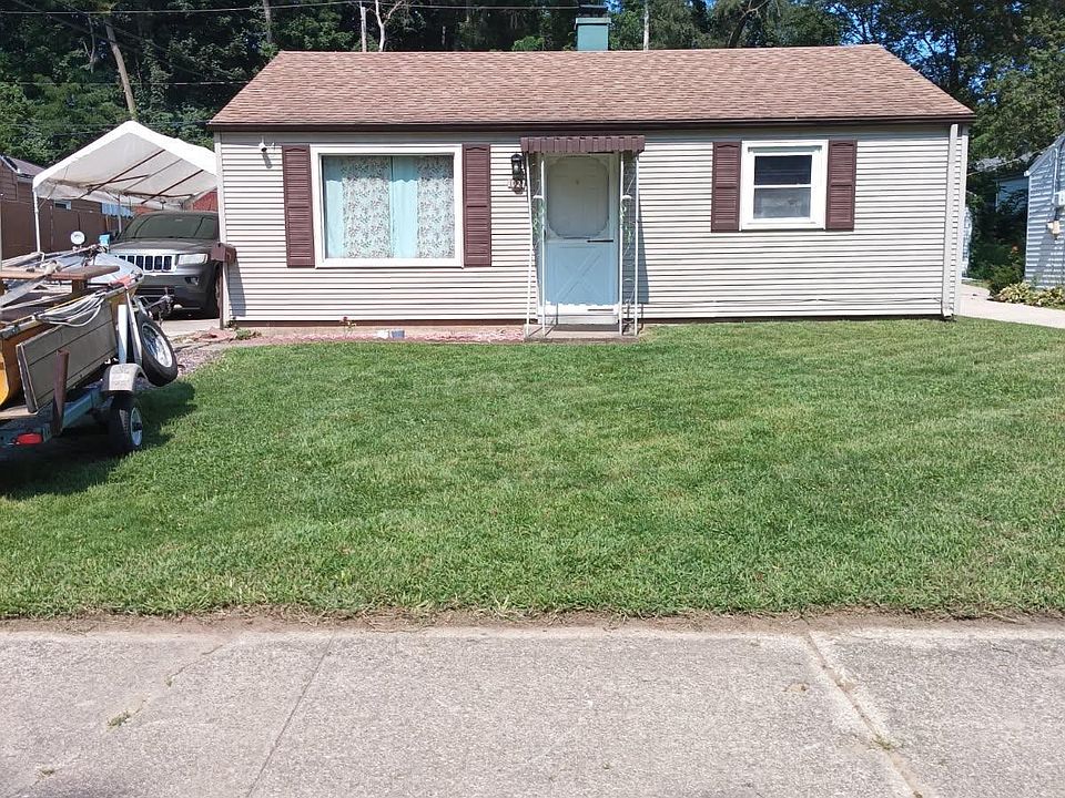 1st image of 1027 E Chippewa Ave