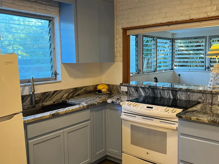 342 19th Ave S #1/2 — Photo 8