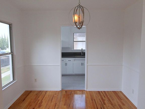 3rd image of 2622 S Barrington Ave