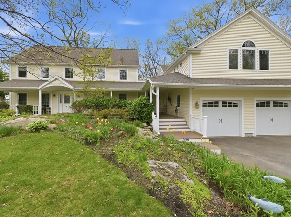 9 Woodcliffe Rd, Lexington, MA 02421