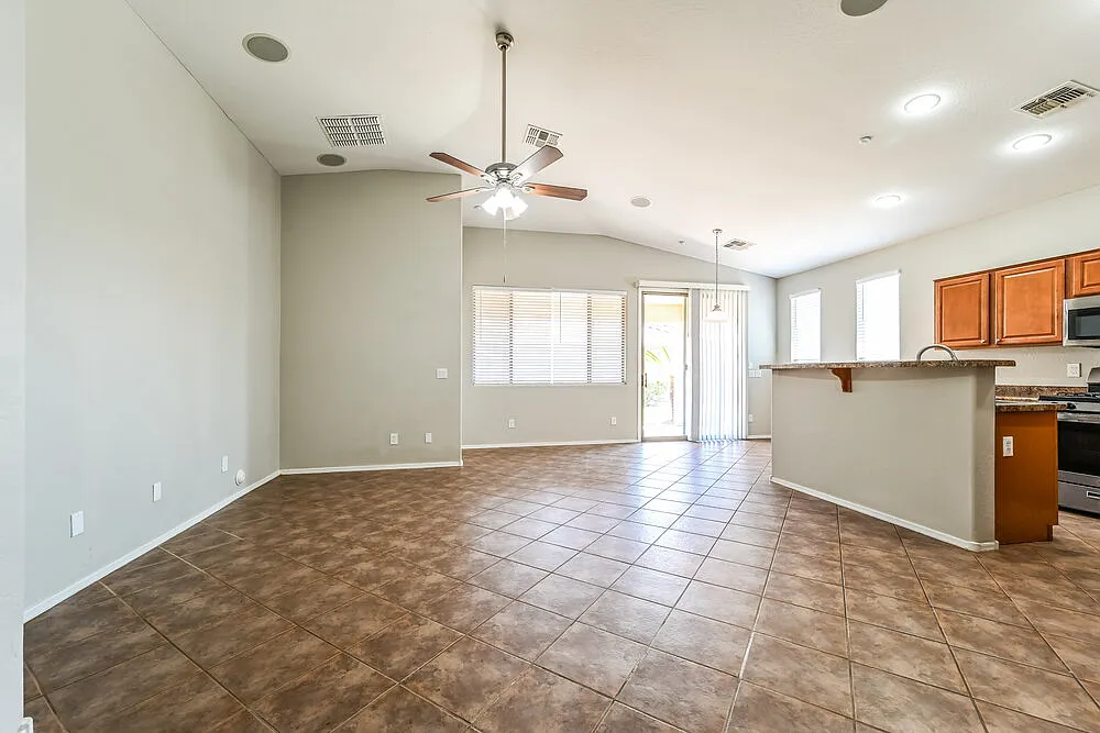 4 bed, 2.0 bath, 1838 sqft, $2,110 — Photo 4