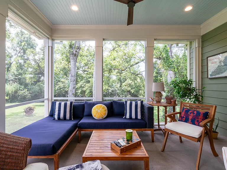 Screened-in porch