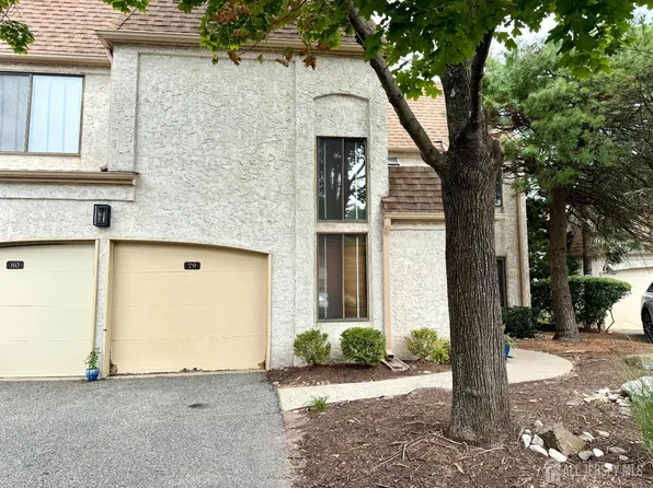 79 Park Gate Dr, Edison, NJ 08820