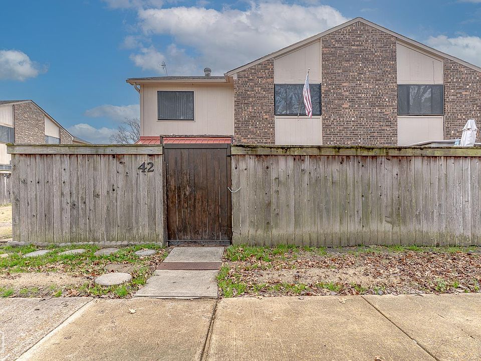 1st image of 303 N Rhodes St