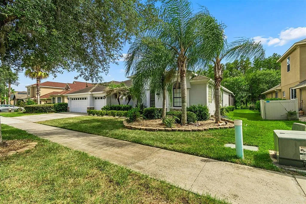 4 bed, 3.0 bath, 2679 sqft, $3,800 — Photo 2
