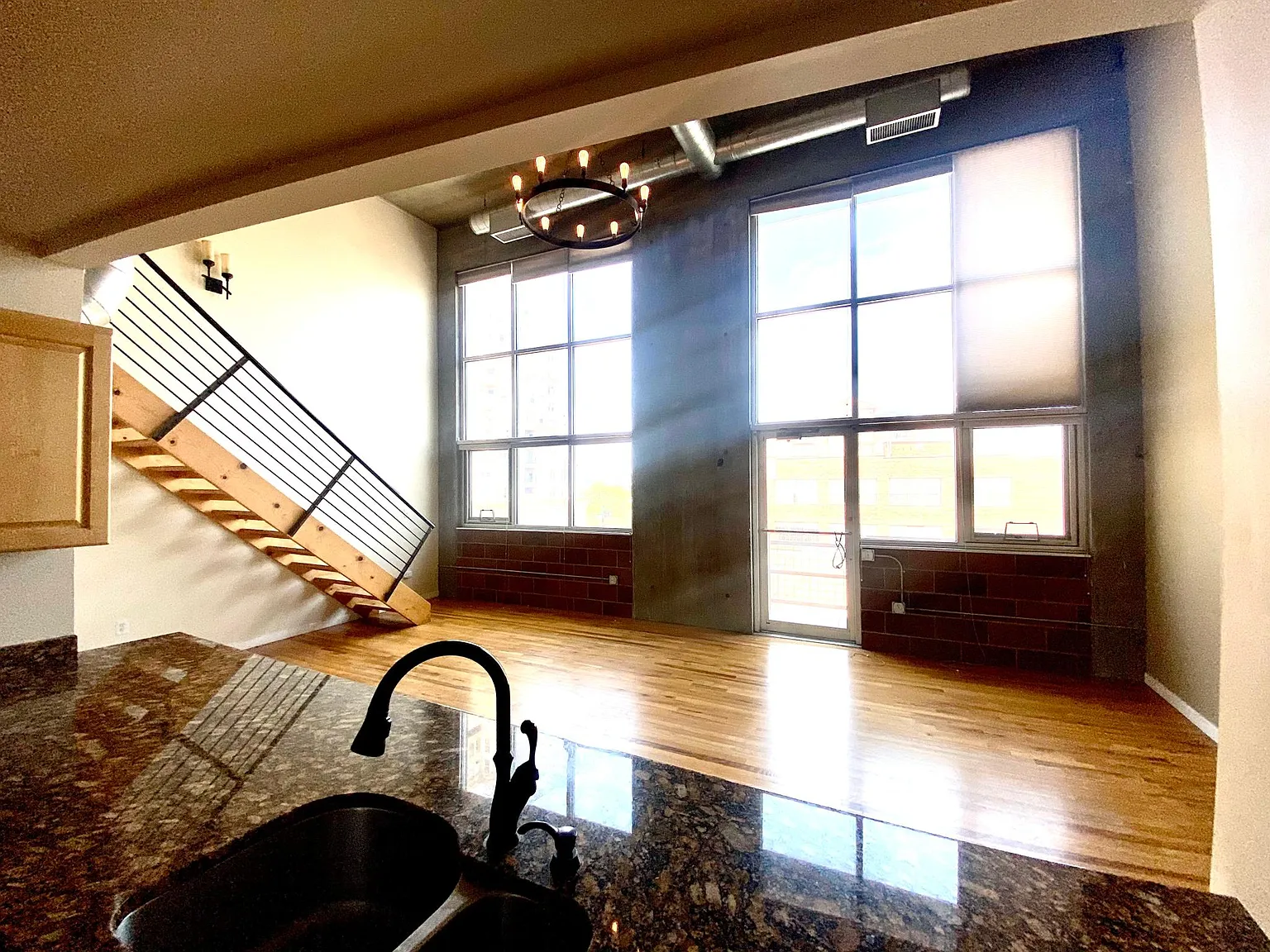 2 bed, 1250 sqft, $2,395 — Photo 4