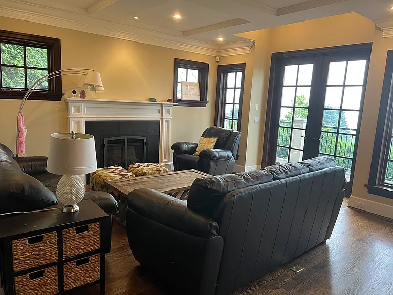 1379 Chartwell Dr — Photo 16