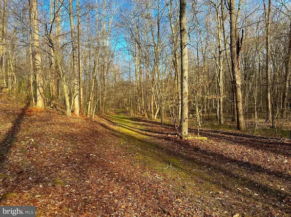 30 18th St #A, Chesapeake Beach, MD 20732