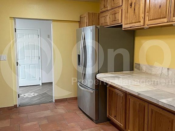 4th image of 2831 N Fontana Ave