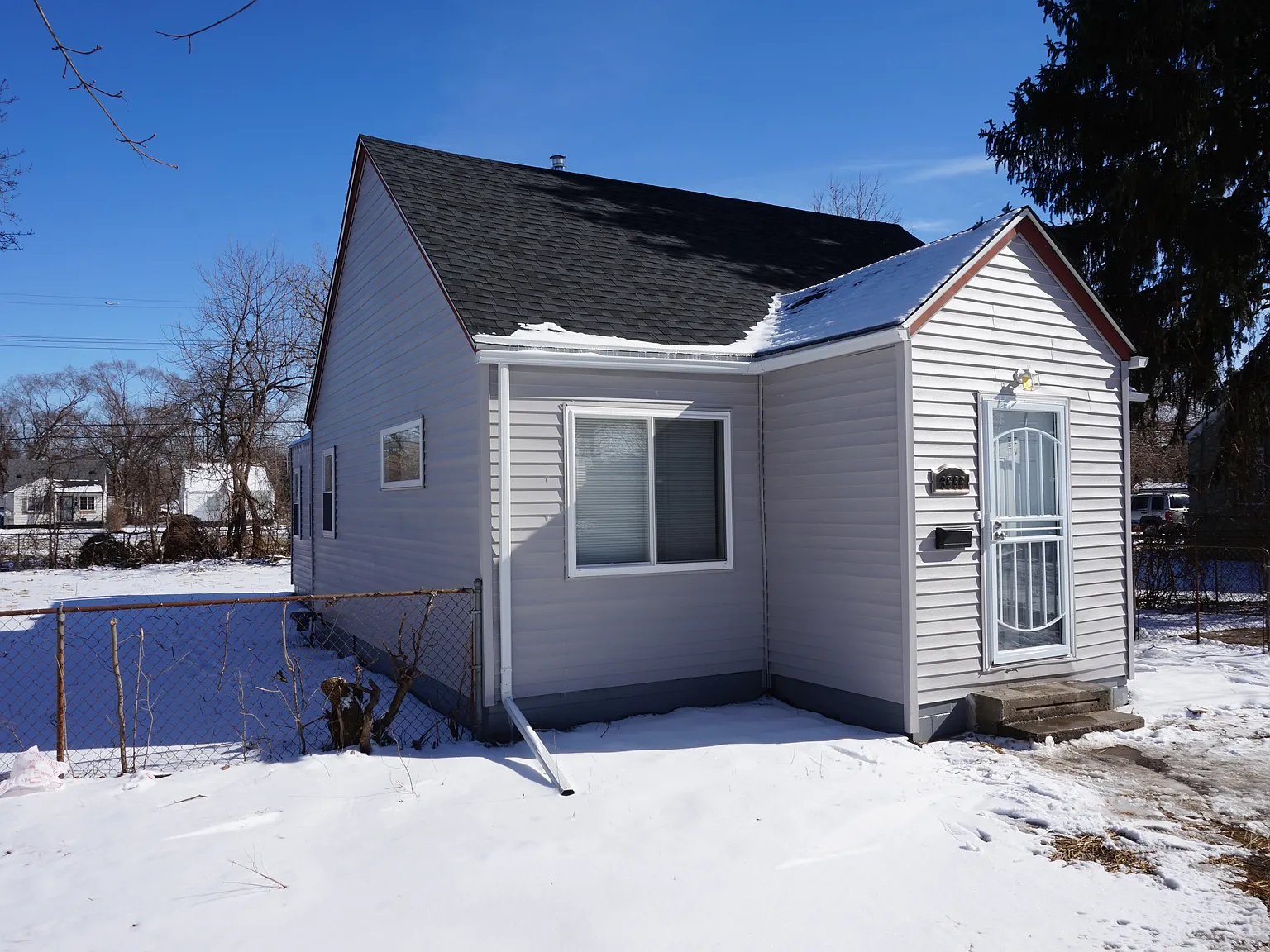 3 bed, 1001 sqft, $1,400 — Photo 2