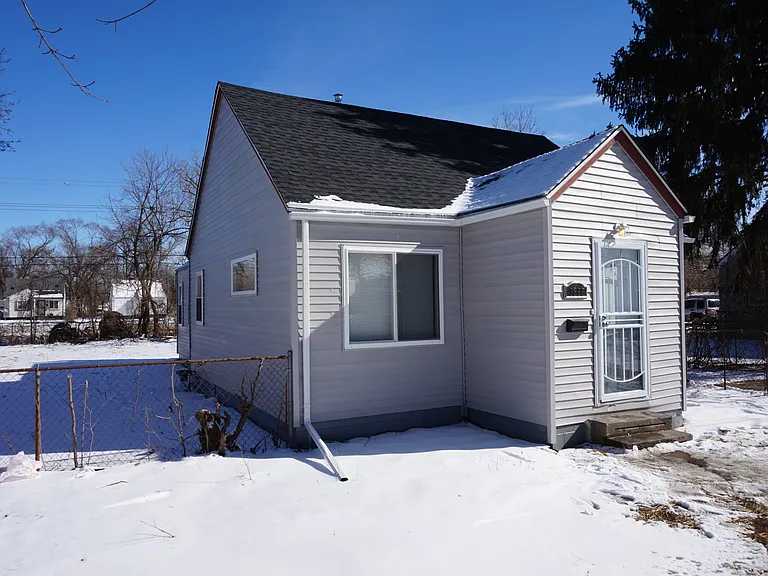3555 Spruce St — Photo 2