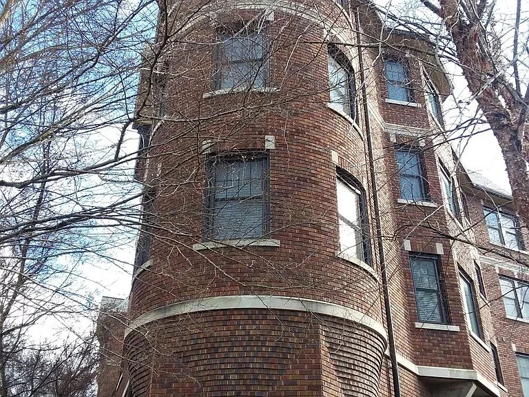 2000 Spring Dr — Photo 3