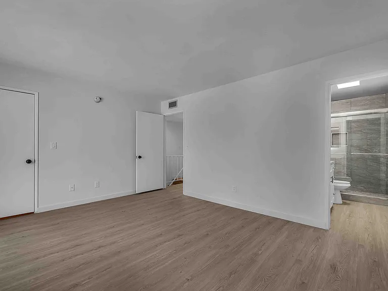 Moorpark Lofts — Photo 21