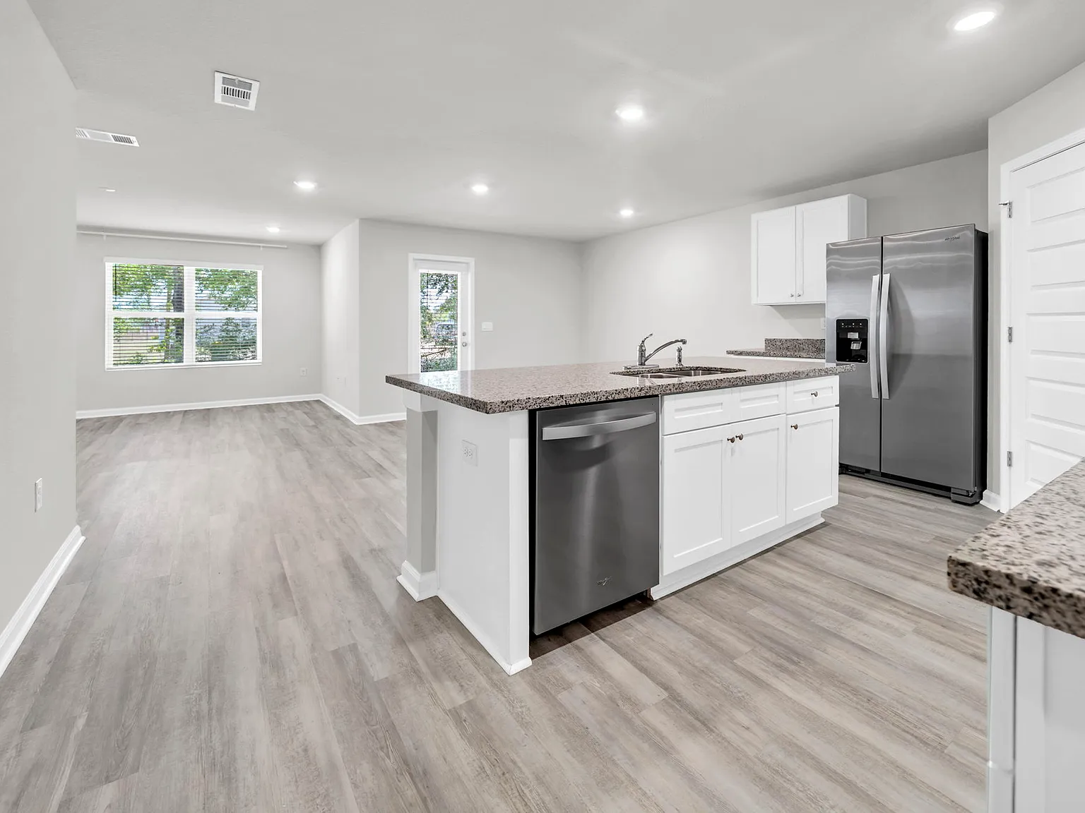 4 bed, 1787 sqft, $2,150 — Photo 2