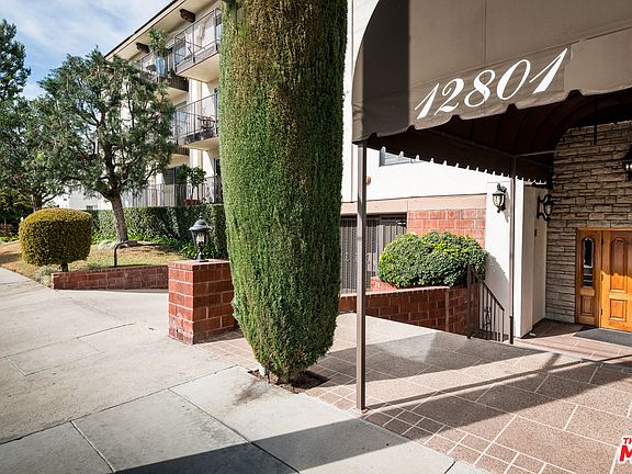 2nd image of 12801 Moorpark St Unit 214