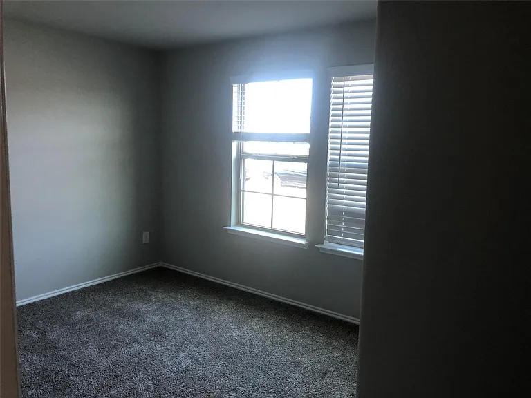 1810 Gibbons Creek Dr — Photo 4