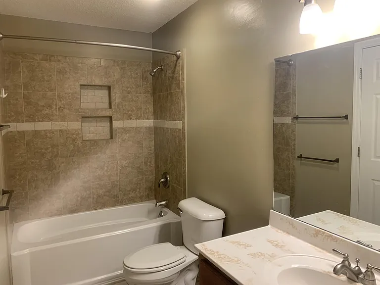 P023-1169 Cumberland Dr — Photo 9