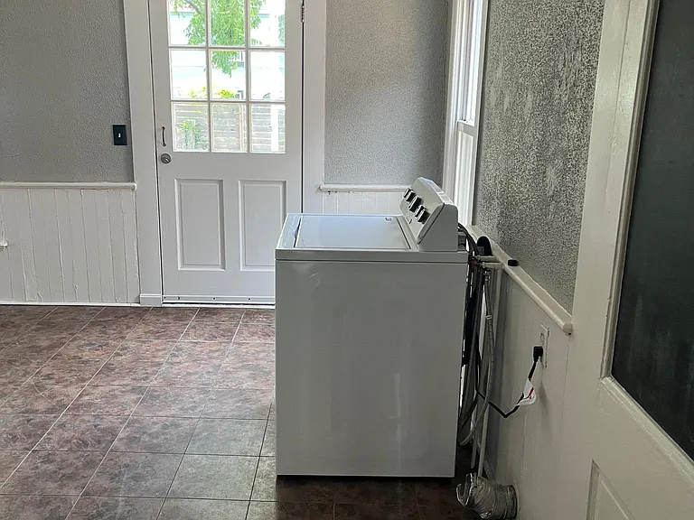 1639 Story Ave — Photo 15