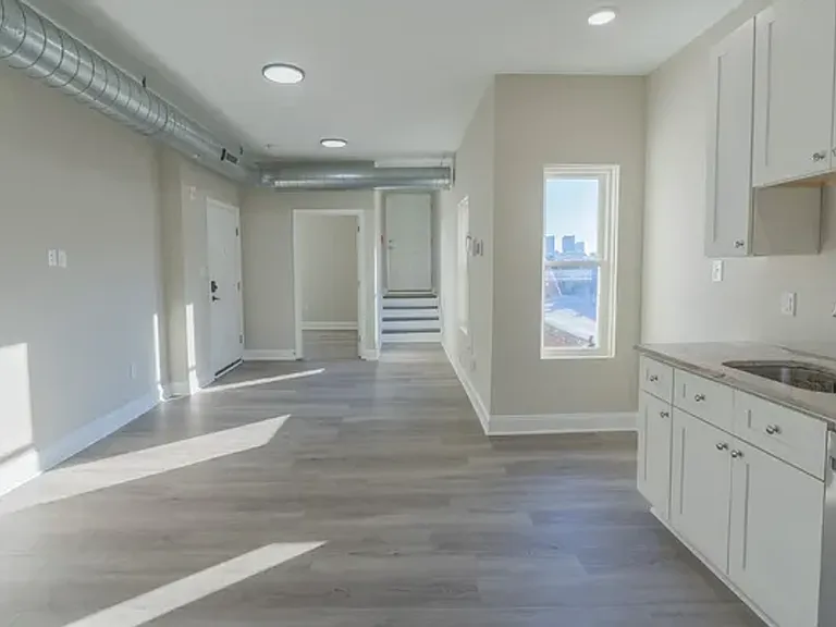 1514 W Girard Ave — Photo 3