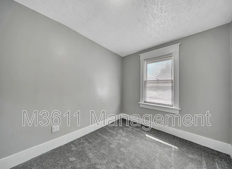 2503 S 8th St — Photo 16