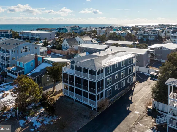 24 Vandyke St #B, Rehoboth Beach, DE 19971