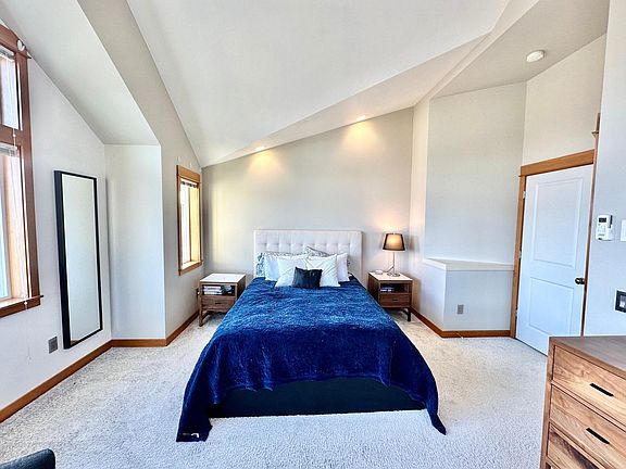 Primary bedroom: Enjoy your primary bedroom with vaulted ceilings, A/C, a gas fireplace and expansive views of the Seattle skyline.