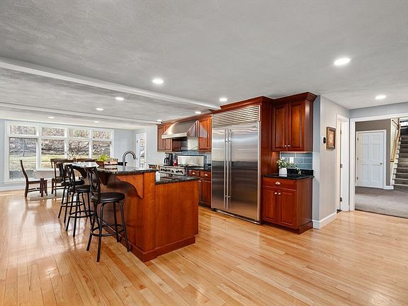 4th image of 11 Axdell Rd