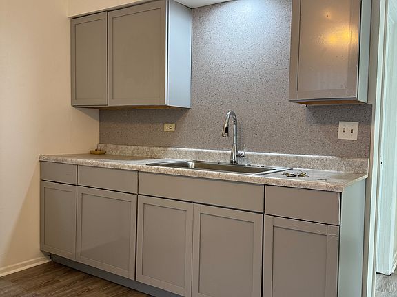 2nd image of 440 N 3rd Ave APT 1