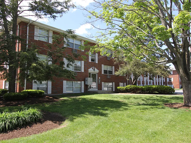 Westside Colonial — Photo 21