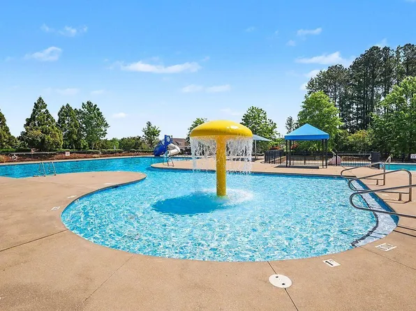 745 Lake Artesia Ln, Fuquay Varina, NC 27526