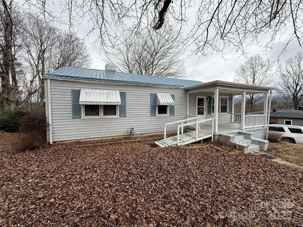 832 Oakwood St NE, Lenoir, NC 28645