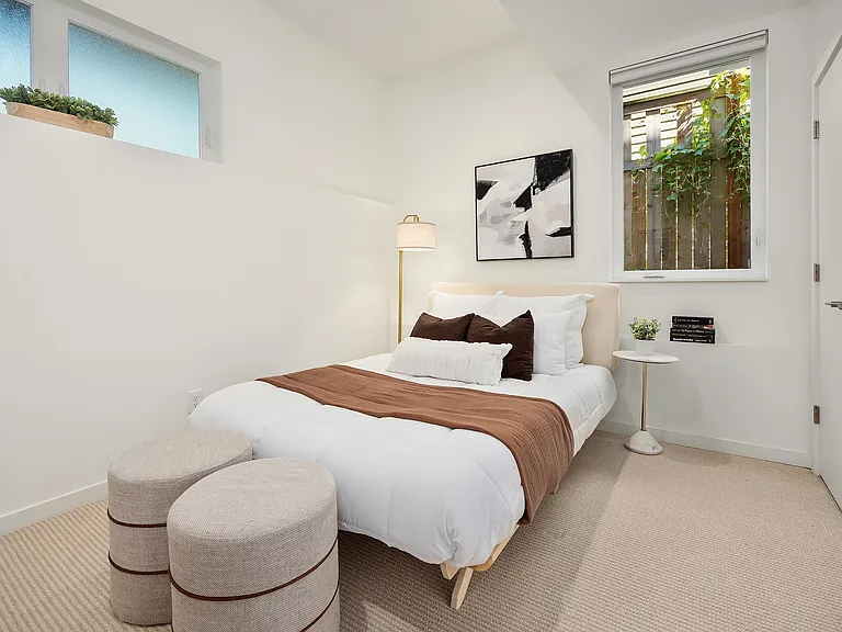 Guest bedroom (first floor)