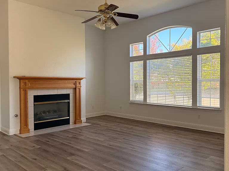 1270 Heidelberg Way #1 — Photo 3