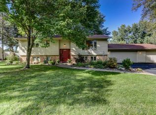2508 E 121st St, Burnsville, MN 55337
