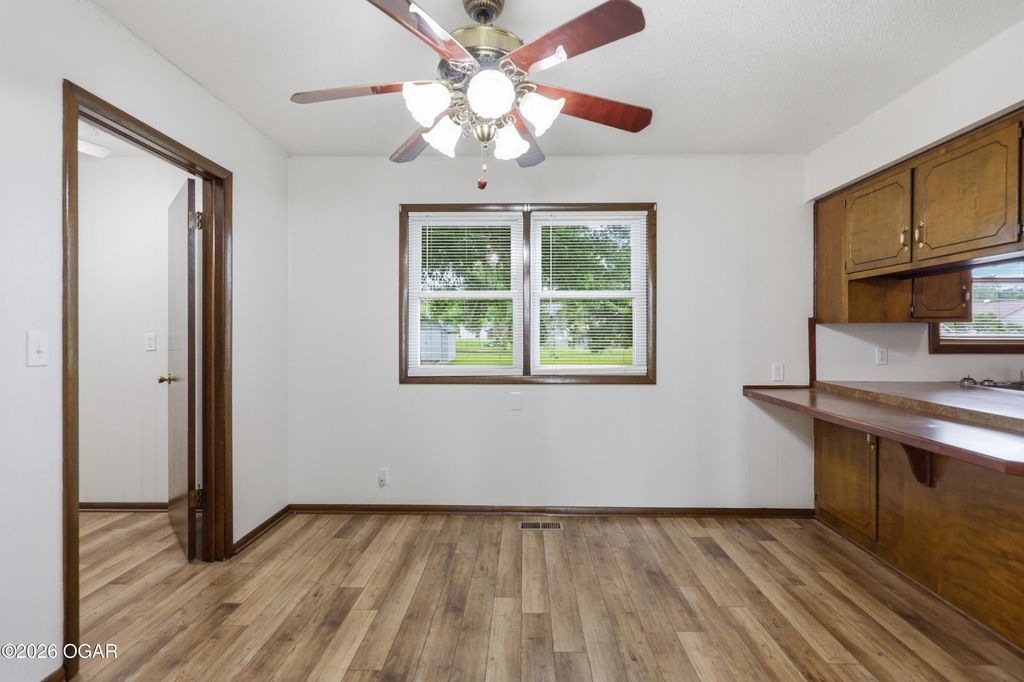 1204 College St, Lamar, MO - More