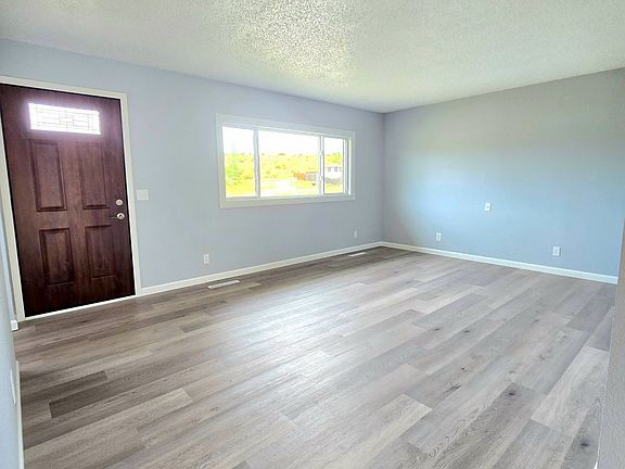 5th image of 114 Juniper Ave
