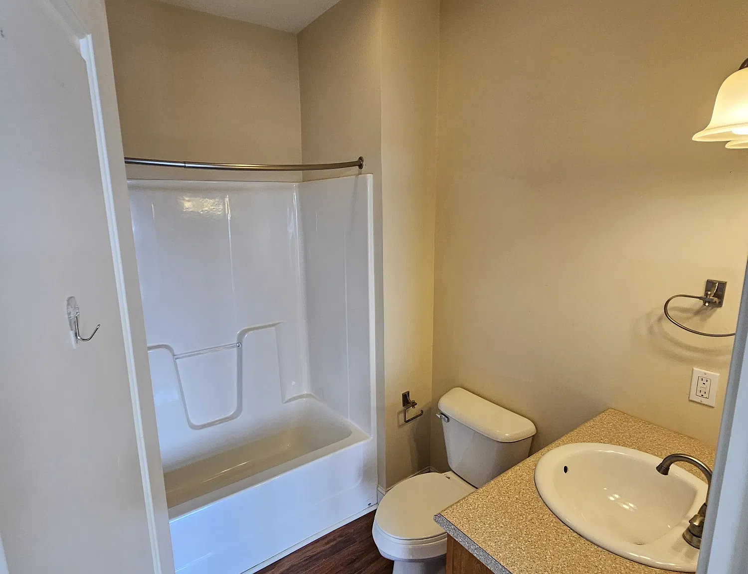 3 bed, 2.5 bath, 1500 sqft, $2,400 — Photo 3