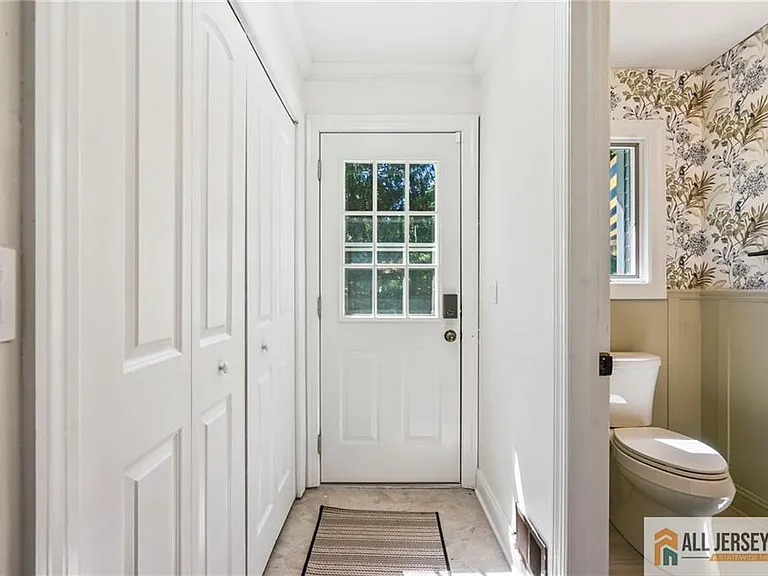 16 Phyllis Pl — Photo 19