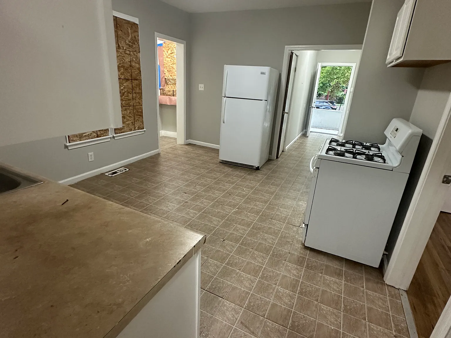 3 bed, 1200 sqft, $1,849 — Photo 3