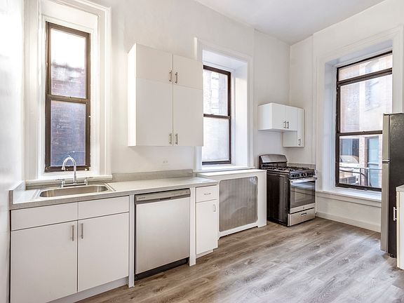 4th image of 60 W 76th St APT 1B