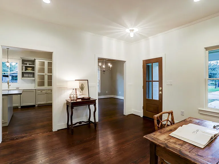 138 Lakeview Dr — Photo 3