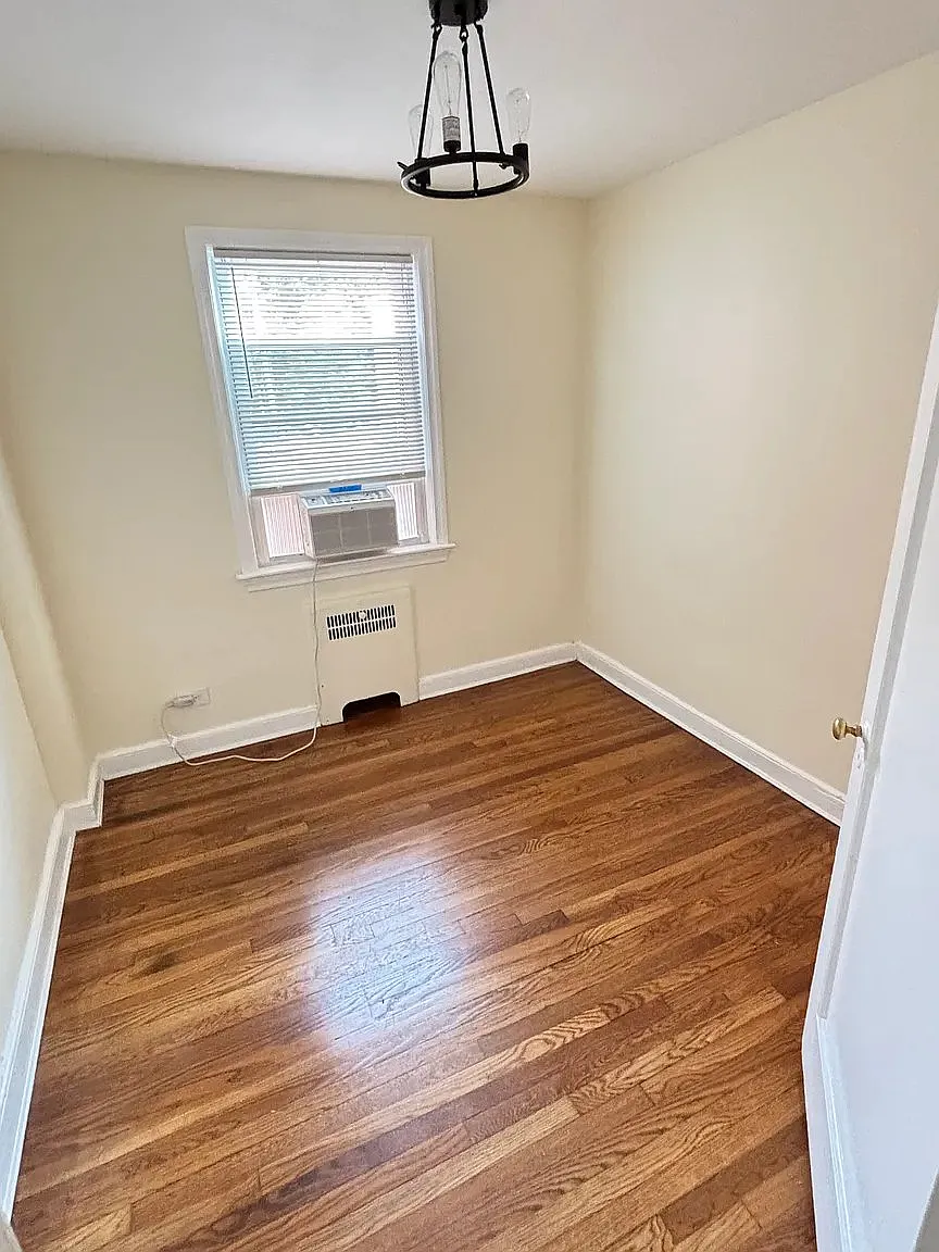 2 bed, 1.0 bath, 1000 sqft, $3,400 — Photo 4