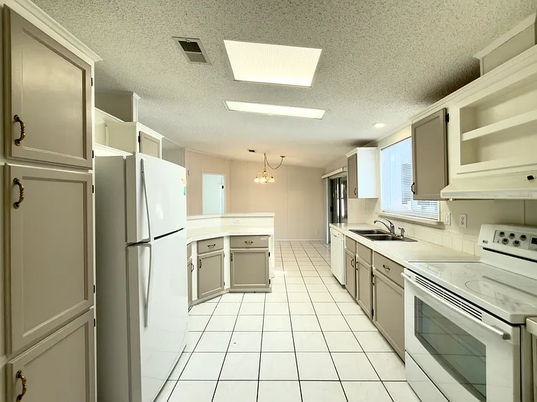 827 Sun Glow St — Photo 4
