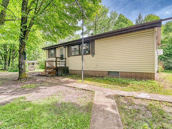2nd image of 48215 Hawthorn Dr