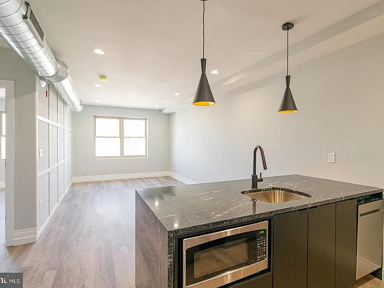 526 Brown St #503 — Photo 4