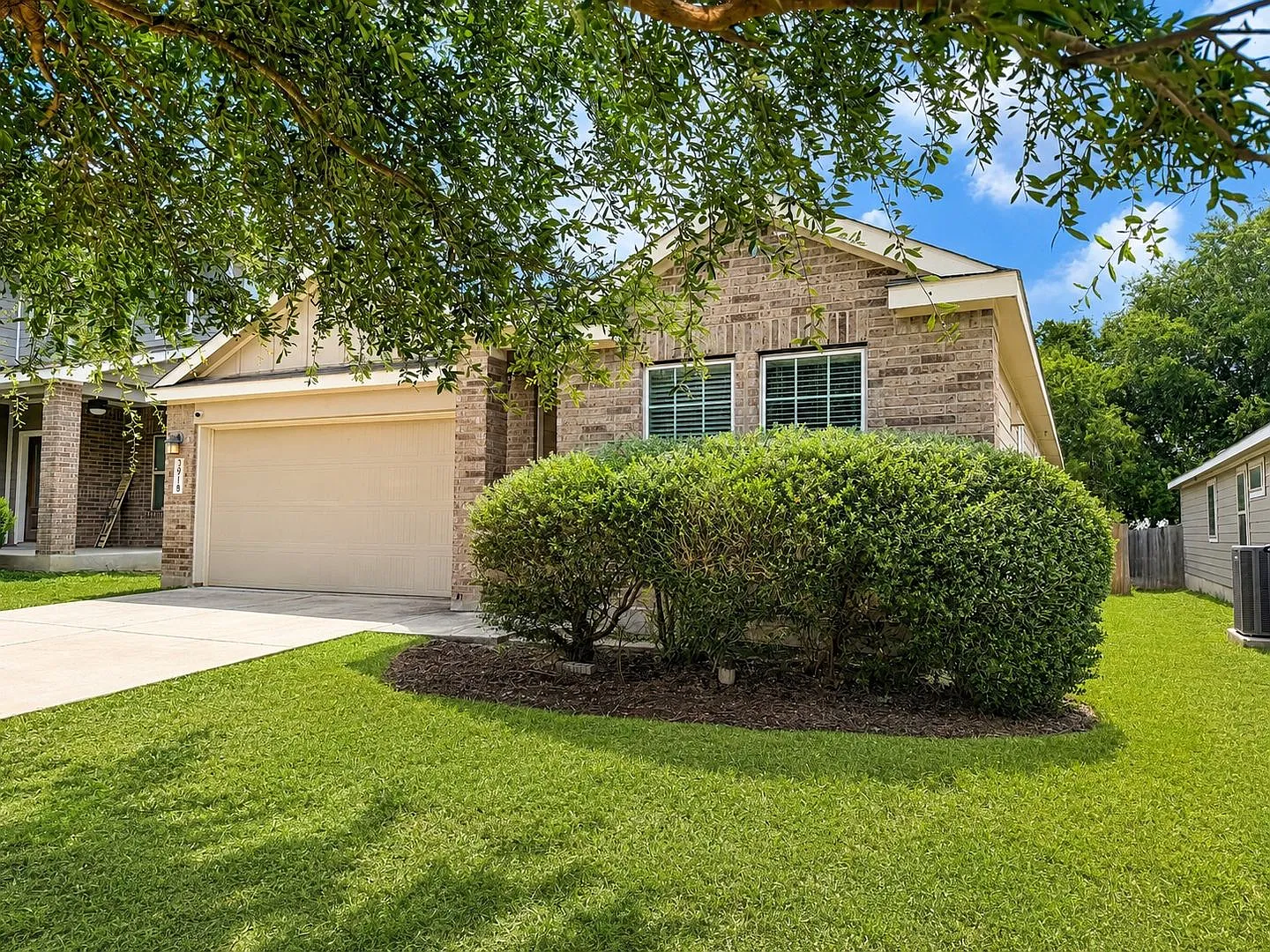 Lovely 3-Bedroom, 2-Bath Single-Story Home In Parc At Escondido With Easy Access To Randolph Afb,... — Photo 2